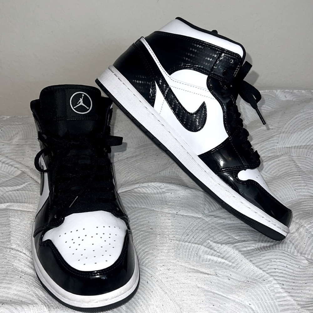 Carbon Fibers Jordan One MidTop🖤 $185 OBO